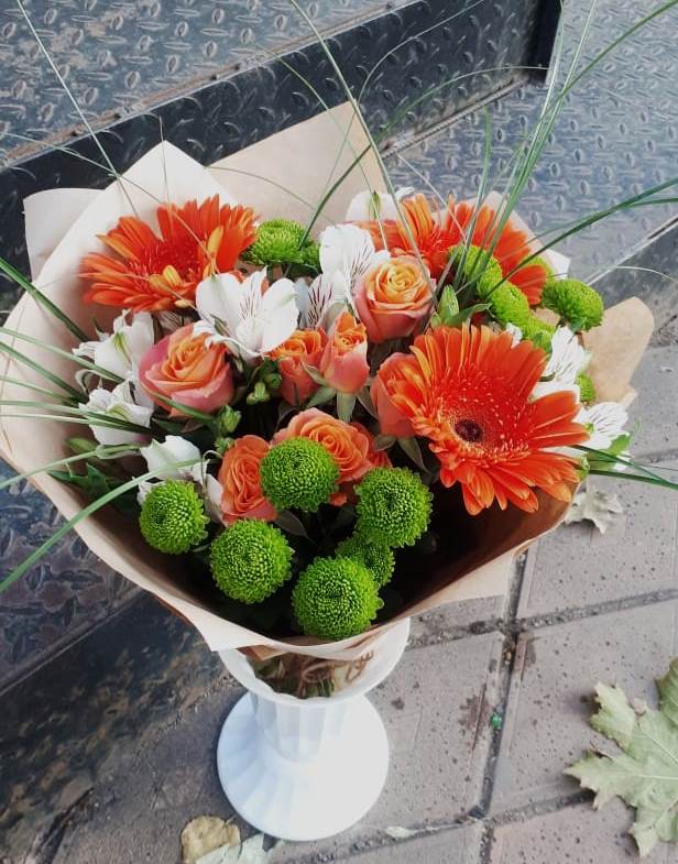 Букет цветов из: Герберы, Хризантемы, Альстромерии и Розы в Павлово Ленинградской области