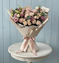 Букет цветов из:  Розы и Лизиантусы в Павлово Ленинградской области