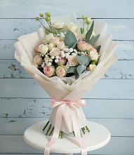 Букет цветов из:  Розы и Лизиантусы в Павлово Ленинградской области