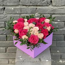 Цветочная композиция из Розы в коробке в Павлово Ленинградской области