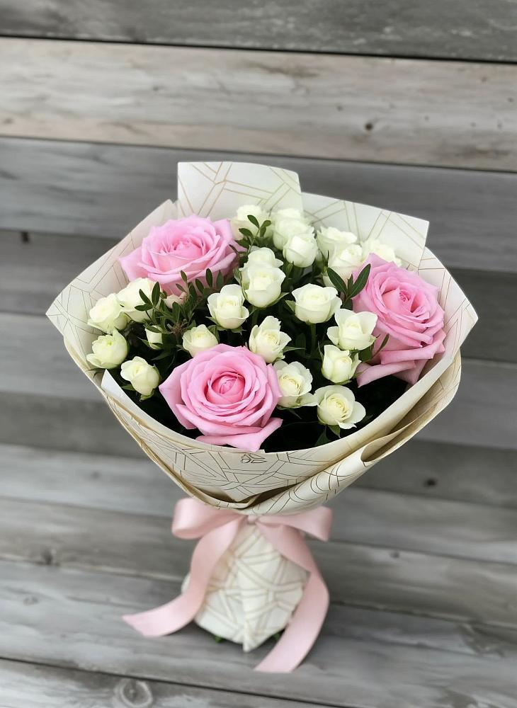Букет цветов из: Розы в Павлово Ленинградской области