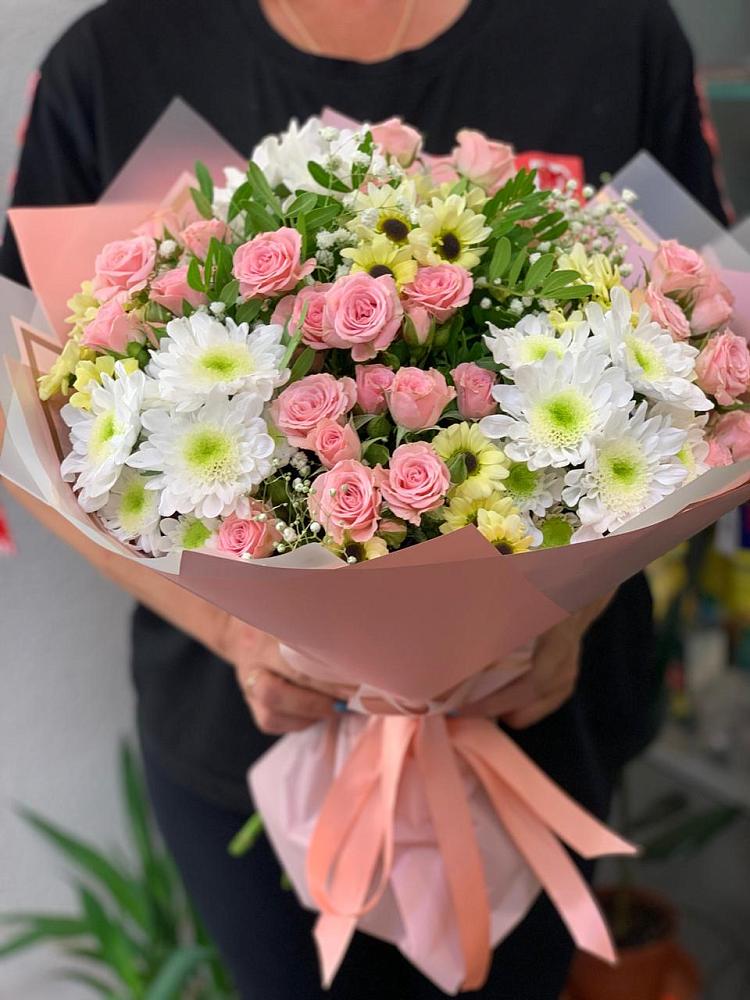 Букет цветов из: Розы и Хризантемы в Павлово Ленинградской области