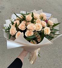 Букет Кремовые розы Латте в Павлово Ленинградской области