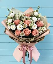Букет цветов из:  Розы, Альстромерии и Лизиантусы в Павлово Ленинградской области