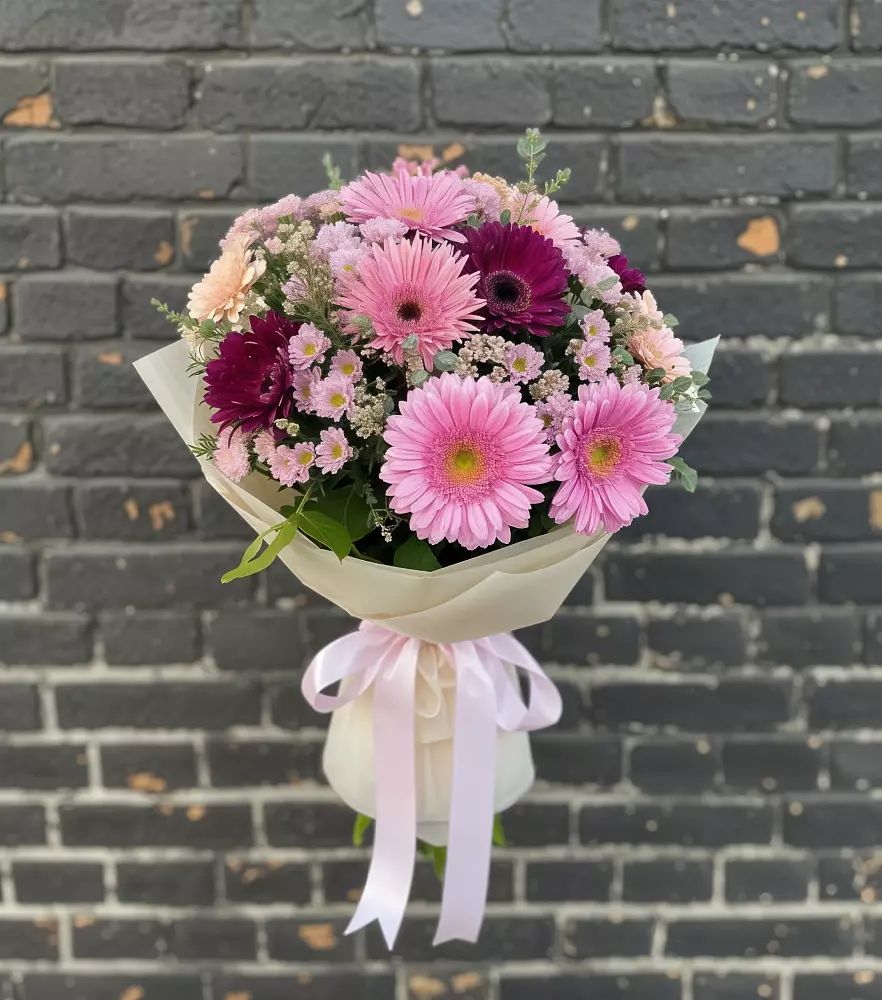 Букет цветов из: Герберы и Хризантемы в Павлово Ленинградской области