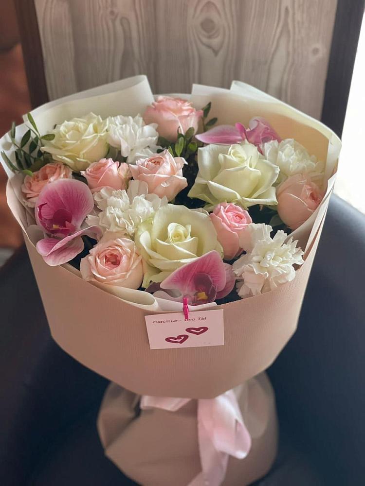 Букет цветов из: Орхидеи, Розы и Гвоздики в Павлово Ленинградской области