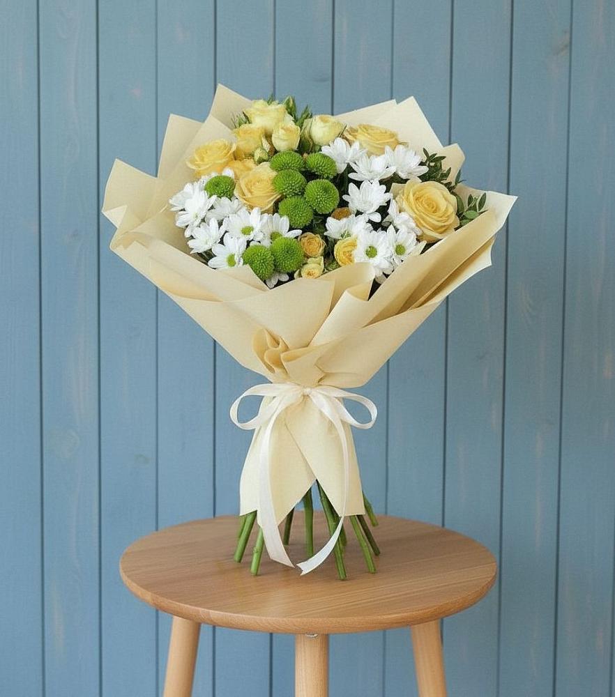 Букет цветов из: Хризантемы и Розы в Павлово Ленинградской области