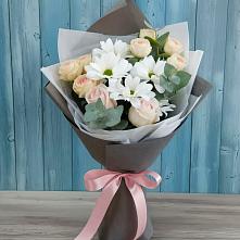 Букет цветов из:  Хризантемы и Розы в Павлово Ленинградской области