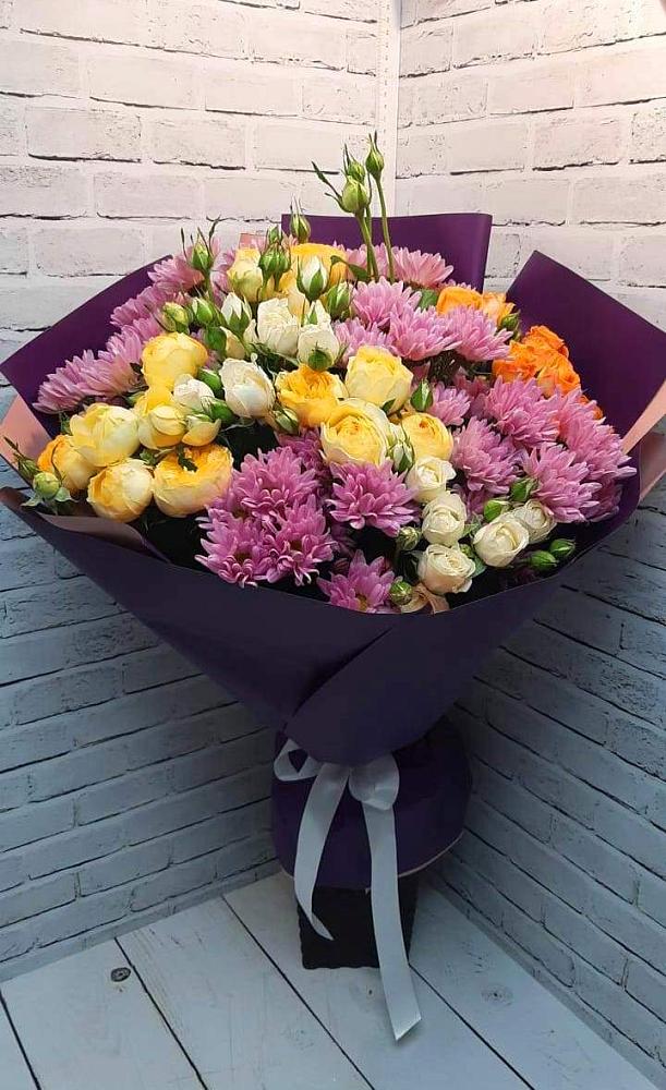 Букет цветов из: Хризантемы и Розы в Павлово Ленинградской области