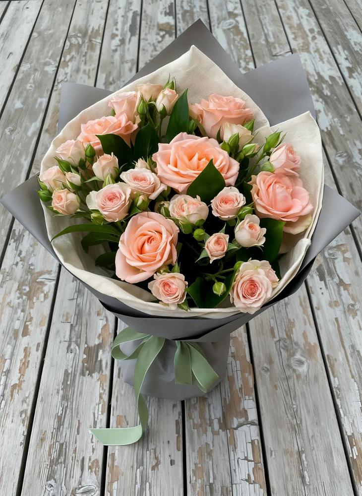Букет цветов из: Розы в Павлово Ленинградской области