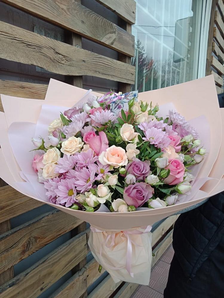 Букет цветов из: Розы и Хризантемы в Павлово Ленинградской области