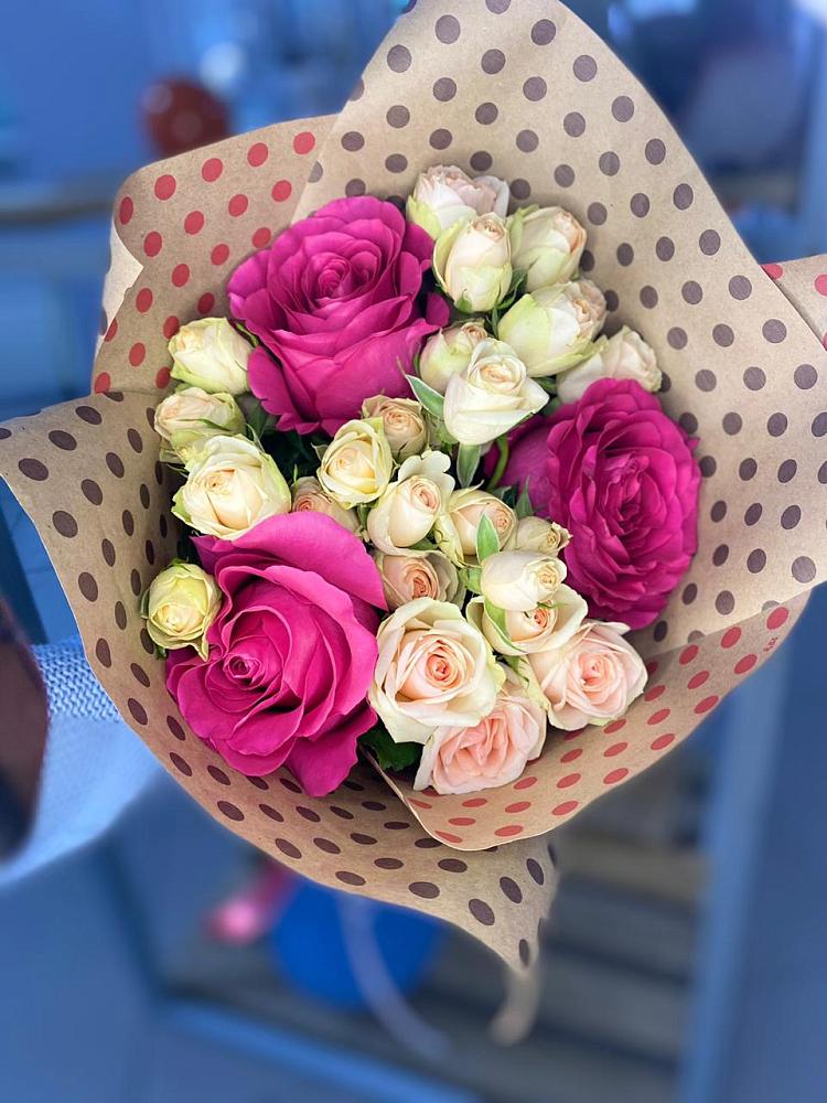 Букет цветов из: Розы в Павлово Ленинградской области