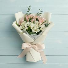 Букет цветов из:  Альстромерии в Павлово Ленинградской области