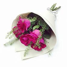 Букет цветов из:  Розы в Павлово Ленинградской области