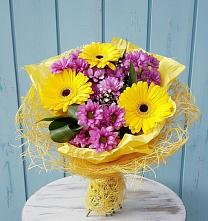 Букет цветов из:  Хризантемы и Герберы в Павлово Ленинградской области