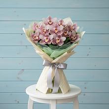 Букет цветов из:  Орхидеи и Розы в Павлово Ленинградской области