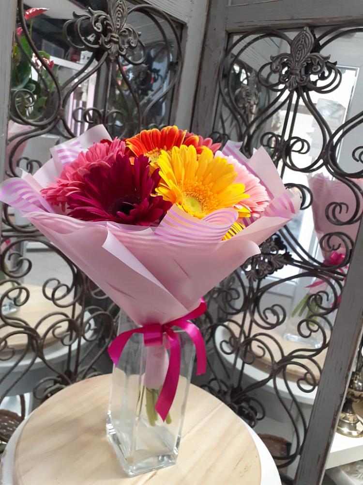 Букет цветов из: Герберы в Павлово Ленинградской области