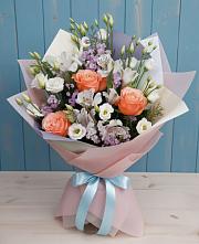 Букет цветов из:  Лизиантусы, Розы, Альстромерии и Гипсофила в Павлово Ленинградской области