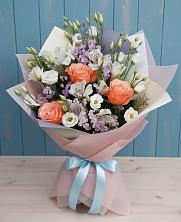 Букет цветов из:  Лизиантусы, Розы, Альстромерии и Гипсофила в Павлово Ленинградской области