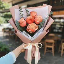 Букет цветов из:  Розы в Павлово Ленинградской области