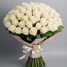 Букет 101 беля роза Белоснежка в Павлово Ленинградской области