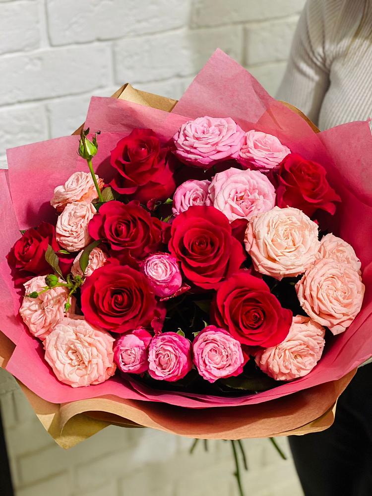 Букет цветов из: Розы в Павлово Ленинградской области