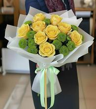 Букет цветов из:  Хризантемы и Розы в Павлово Ленинградской области