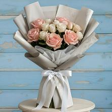 Букет цветов из:  Розы в Павлово Ленинградской области