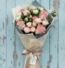 Букет цветов из:  Розы в Павлово Ленинградской области