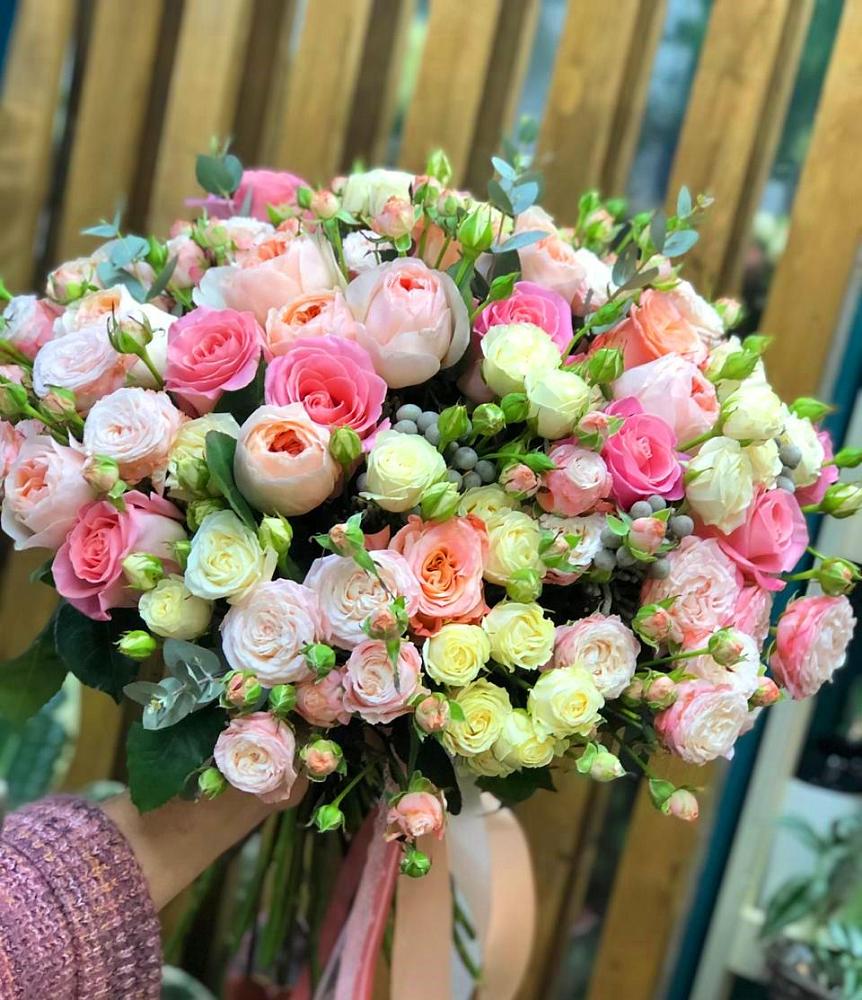 Букет цветов из: Розы в Павлово Ленинградской области