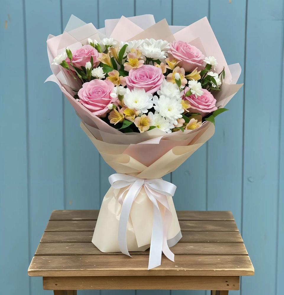 Букет цветов из: Гвоздики, Орхидеи и Розы в Павлово Ленинградской области