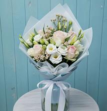 Букет цветов из:  Розы и Лизиантусы в Павлово Ленинградской области