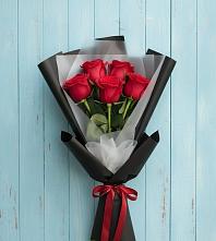 Букет цветов из:  Розы в Павлово Ленинградской области