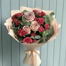 Букет цветов из:  Гвоздики и Розы в Павлово Ленинградской области