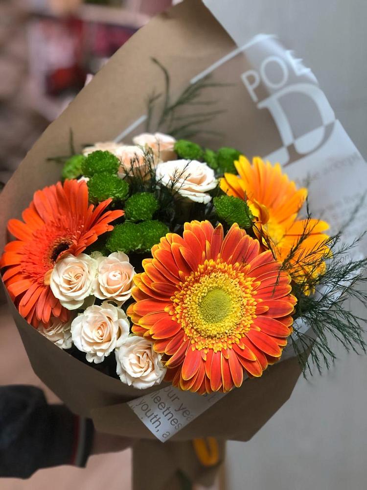 Букет цветов из: Герберы, Хризантемы и Розы в Павлово Ленинградской области