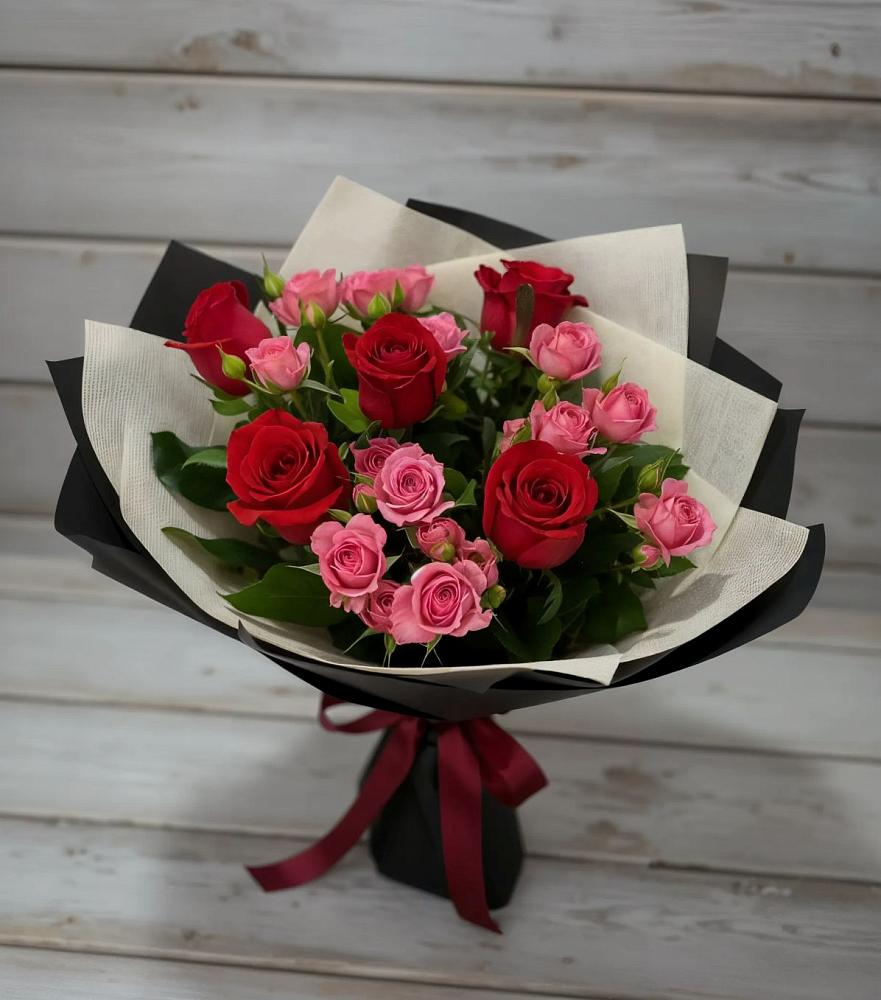 Букет цветов из: Розы в Павлово Ленинградской области