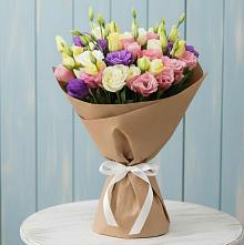 Букет цветов из:  Лизиантусы в Павлово Ленинградской области