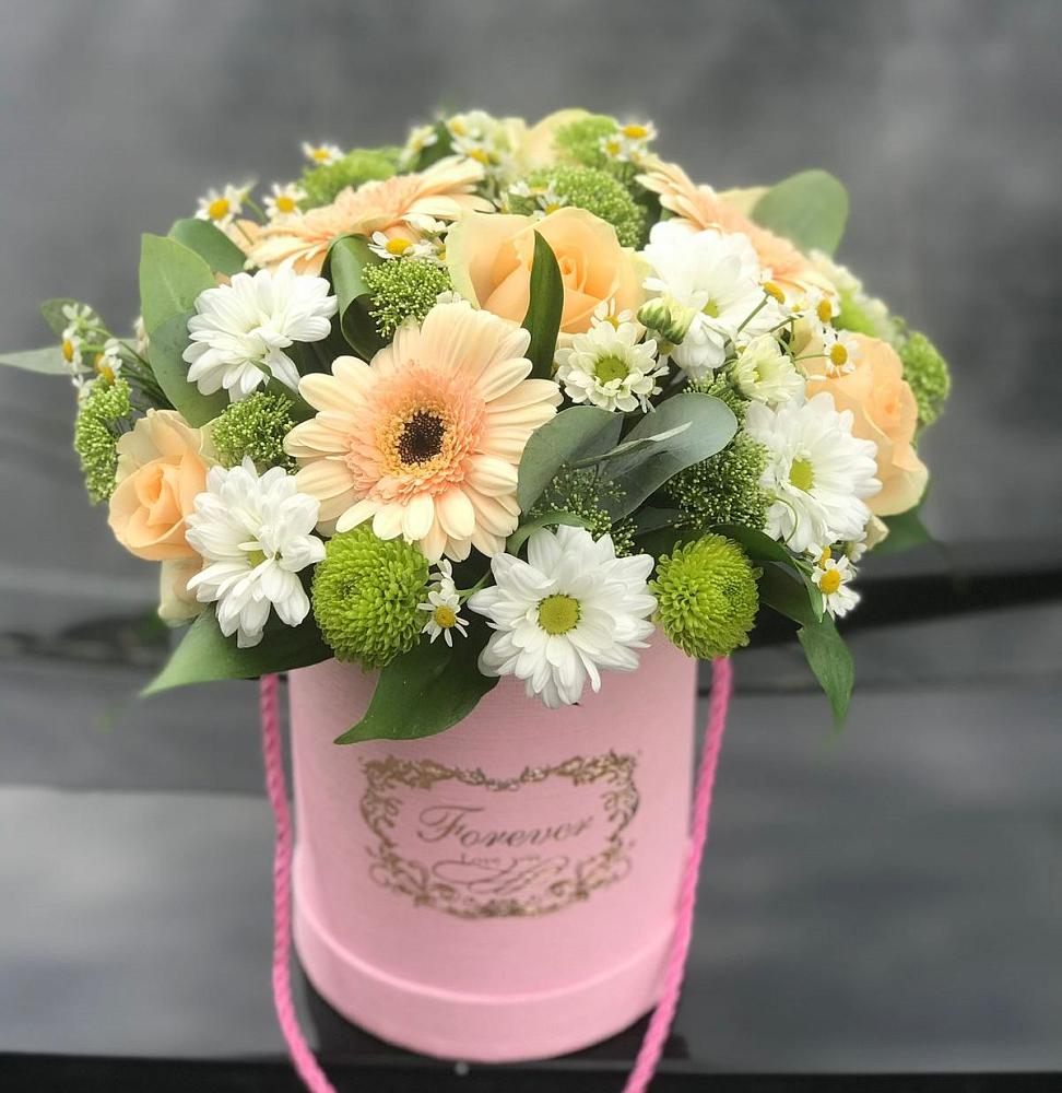 Цветочная композиция из Розы, Герберы и Хризантемы в шляпной коробке в Павлово Ленинградской области