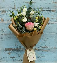 Букет цветов из:  Розы и Лизиантусы в Павлово Ленинградской области