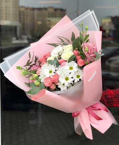 Букет цветов из: Розы, Лизиантусы и Хризантемы в Павлово Ленинградской области