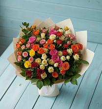 Букет Микс из разноцветных кустовых роз в Павлово Ленинградской области