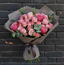 Букет цветов из:  Розы в Павлово Ленинградской области