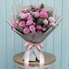 Букет цветов из:  Розы в Павлово Ленинградской области